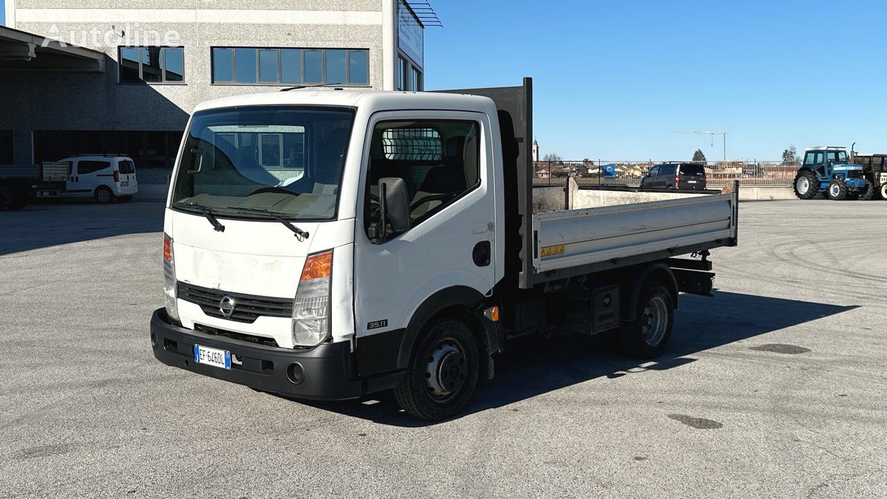 truk flatbed < 3.5t Nissan 110