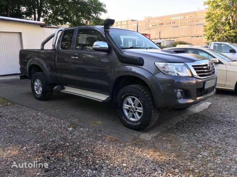 mobil pick-up Toyota HiLux 4x4 extra cab