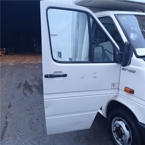 pintu Puerta Delantera Derecha Volkswagen LT 28-46 II Caja/Chasis (2DX 2D0831056D untuk truk Volkswagen LT 28-46 II Caja/Chasis (2DX0FE) 2.8 TDI